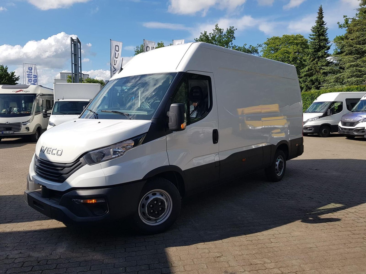 Iveco Daily 35S14A8 V Y mit Rückfahrkamera und Radi... - Furgão: foto 1 Iveco Daily 35S14A8 V Y mit Rückfahrkamera und Radi... - Furgão: foto 1