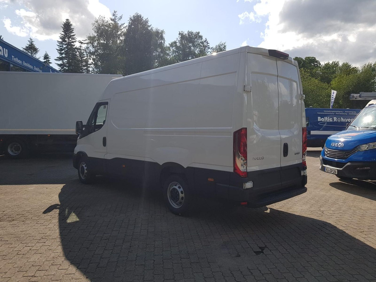 Iveco Daily 35S14A8 V Y mit Rückfahrkamera und Radi... - Furgão: foto 3 Iveco Daily 35S14A8 V Y mit Rückfahrkamera und Radi... - Furgão: foto 3