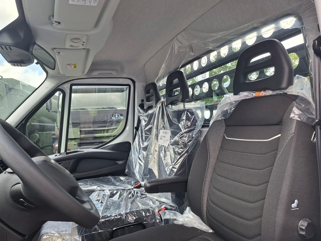 Carrinha de caixa aberta Iveco Daily 35S14A8Y Henschel 3-Seiten Kipper: foto 12 Carrinha de caixa aberta Iveco Daily 35S14A8Y Henschel 3-Seiten Kipper: foto 12