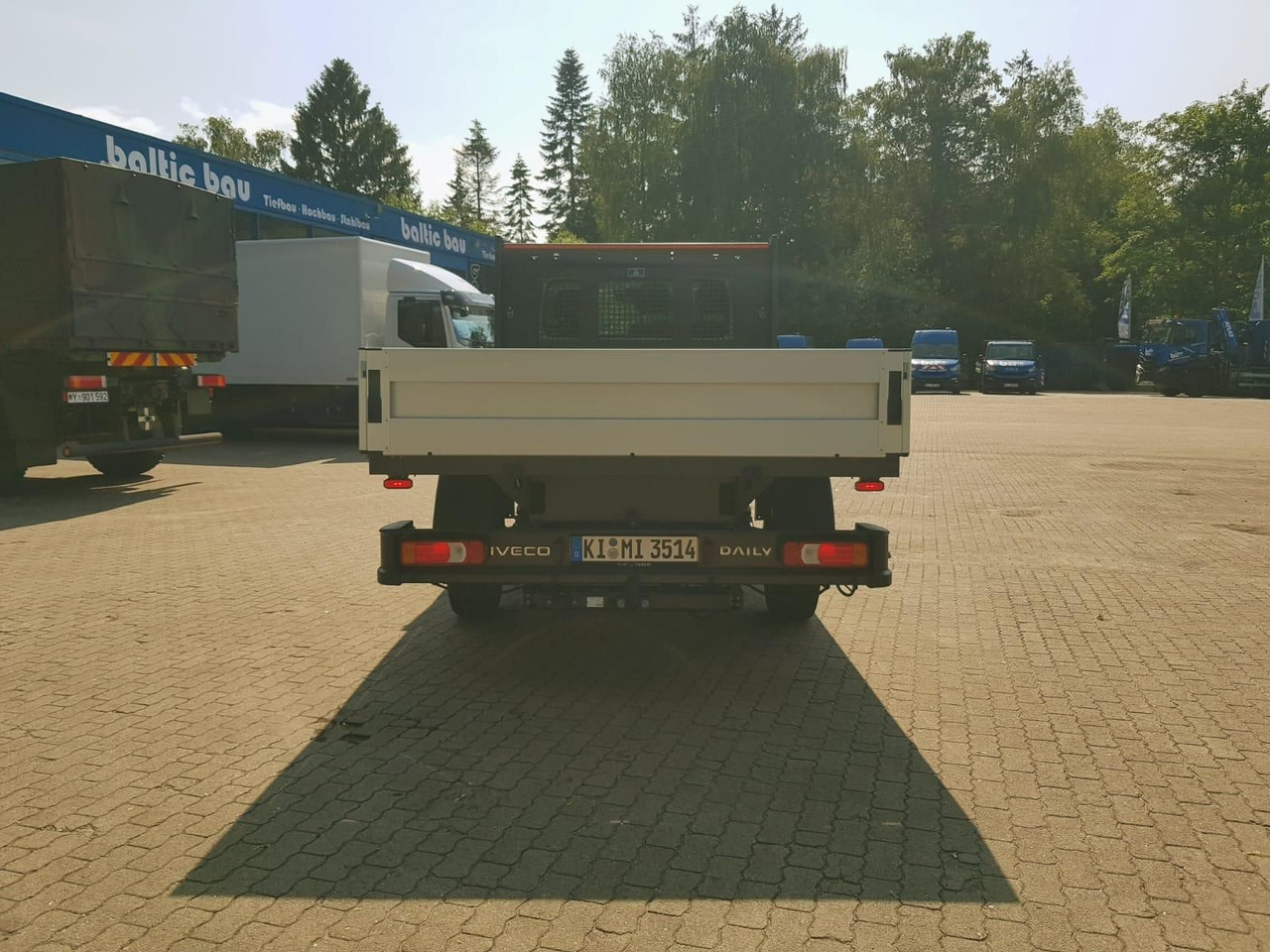 Iveco Daily 35S14HA8 Pritsche AHK 100 kW (136 PS),... - Carrinha de caixa aberta: foto 4 Iveco Daily 35S14HA8 Pritsche AHK 100 kW (136 PS),... - Carrinha de caixa aberta: foto 4