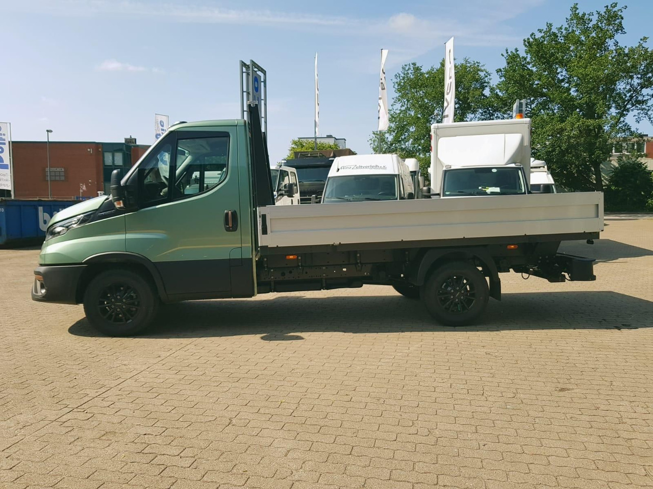 Iveco Daily 35S14HA8 Pritsche AHK 100 kW (136 PS),... - Carrinha de caixa aberta: foto 2 Iveco Daily 35S14HA8 Pritsche AHK 100 kW (136 PS),... - Carrinha de caixa aberta: foto 2