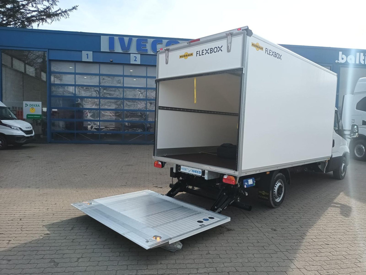 Iveco Daily 35S14HE Koffer LBW, Rückfahrkamera 2x a... - Carrinha de contentor: foto 4 Iveco Daily 35S14HE Koffer LBW, Rückfahrkamera 2x a... - Carrinha de contentor: foto 4