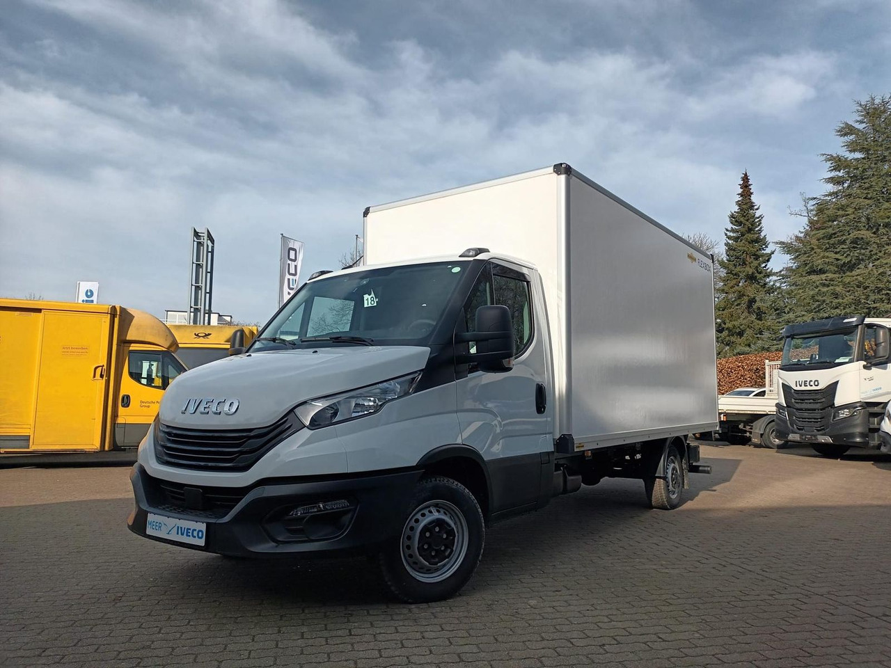 Iveco Daily 35S14HE Koffer LBW, Rückfahrkamera 2x a... - Carrinha de contentor: foto 1 Iveco Daily 35S14HE Koffer LBW, Rückfahrkamera 2x a... - Carrinha de contentor: foto 1