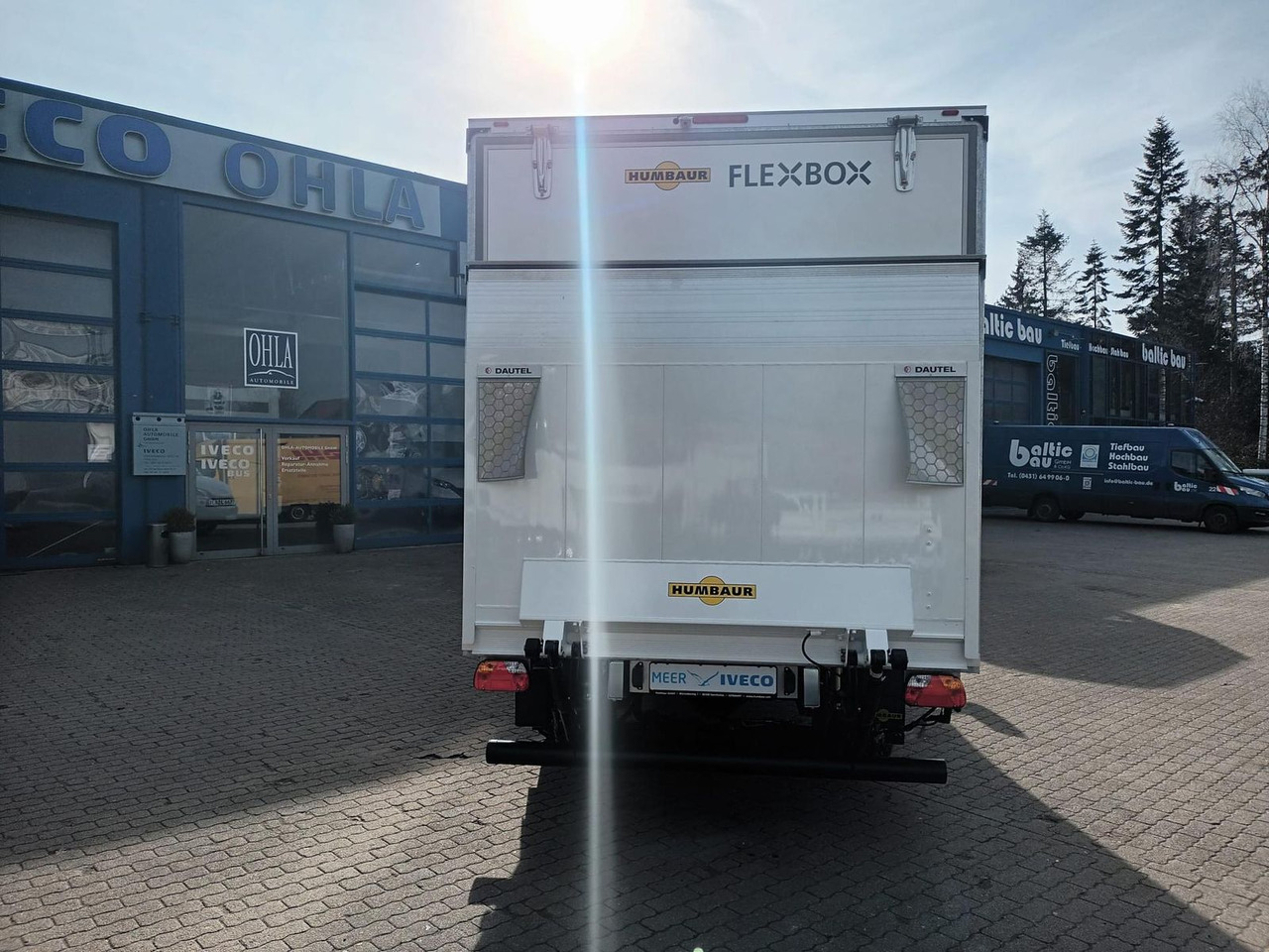 Iveco Daily 35S14HE Koffer LBW, Rückfahrkamera 2x a... - Carrinha de contentor: foto 3 Iveco Daily 35S14HE Koffer LBW, Rückfahrkamera 2x a... - Carrinha de contentor: foto 3