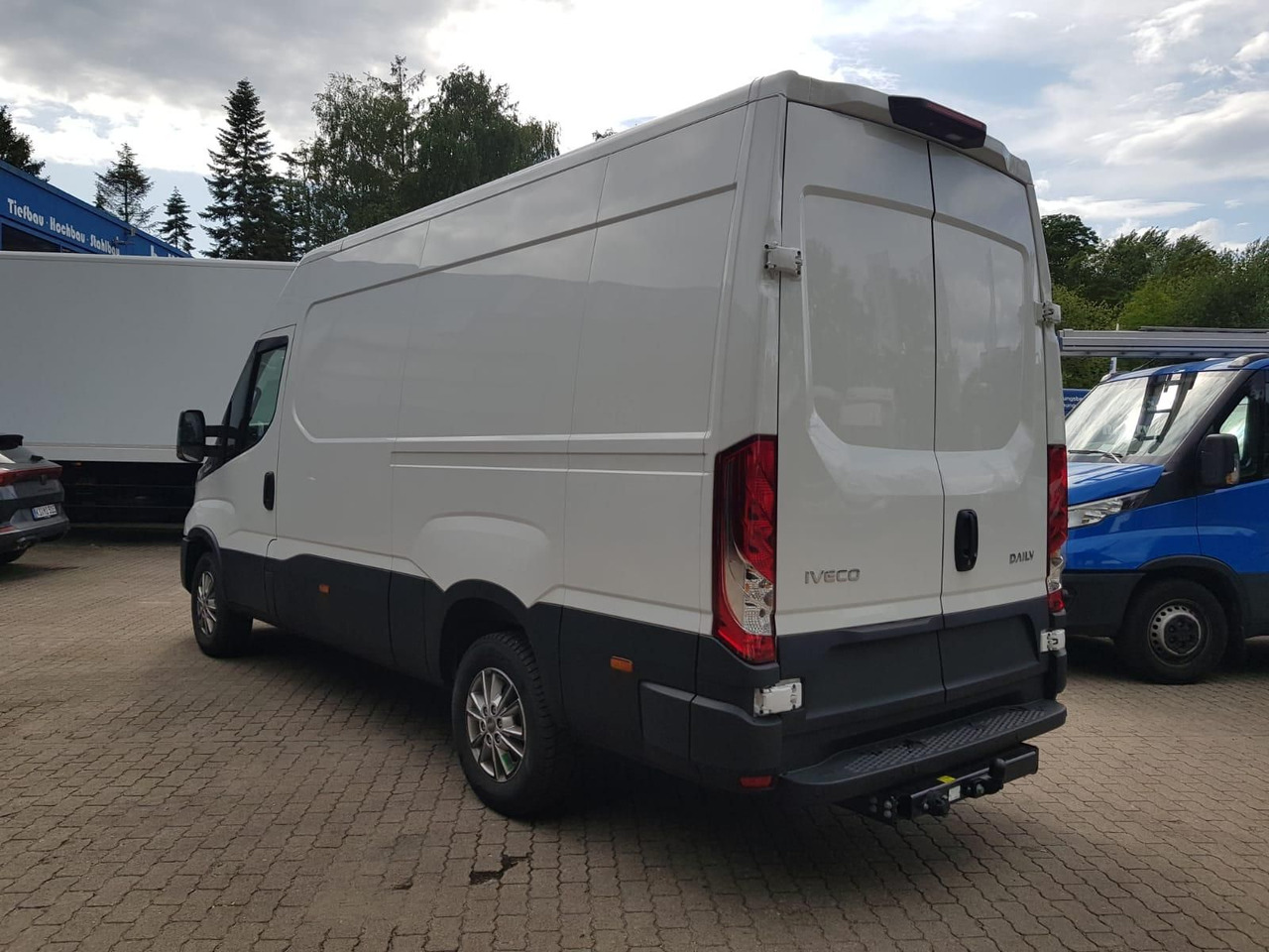 Iveco Daily 35S18HA8 V 3520L mit AHK, Rückfahrkamer... - Furgão: foto 3 Iveco Daily 35S18HA8 V 3520L mit AHK, Rückfahrkamer... - Furgão: foto 3