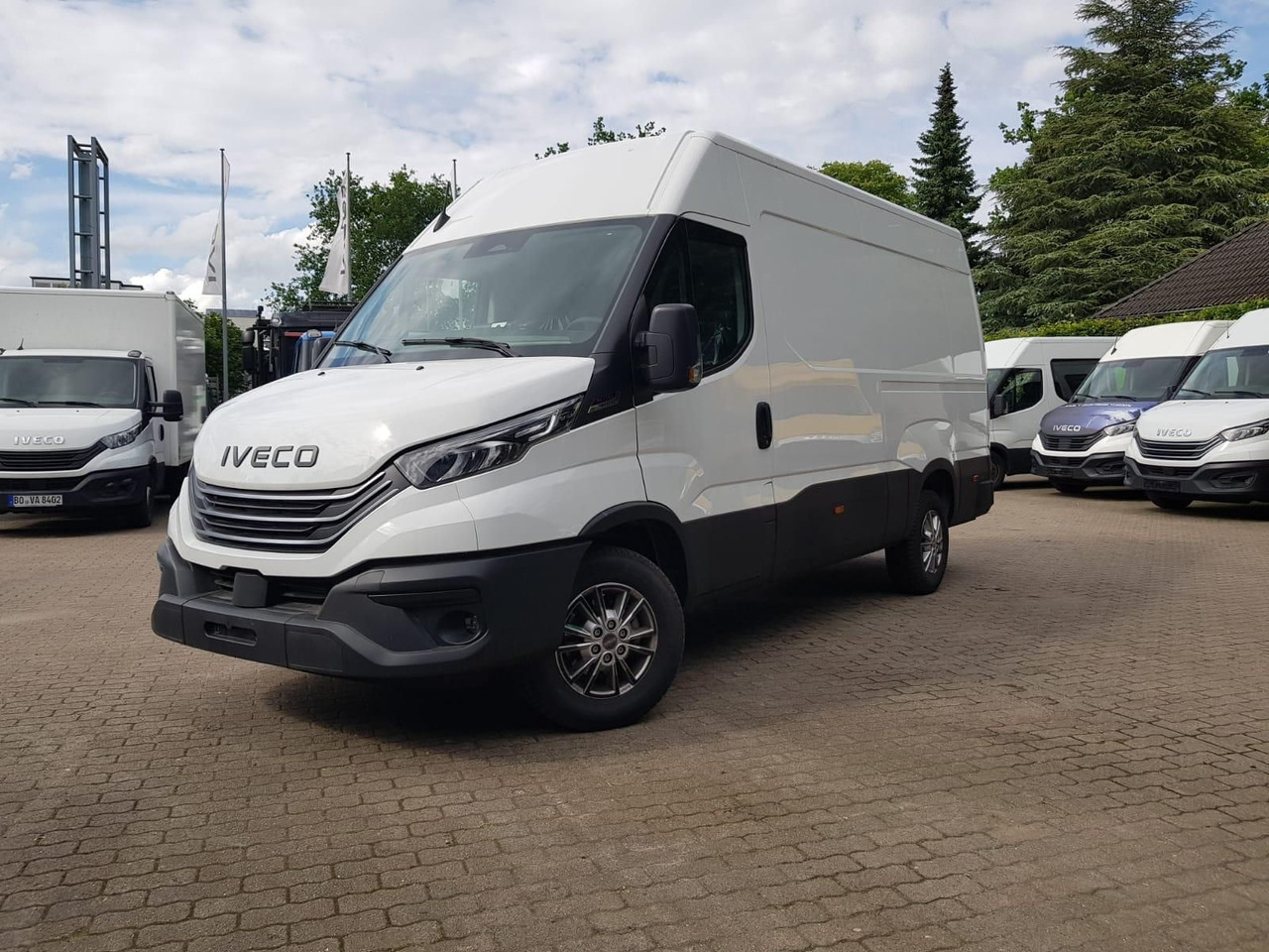 Iveco Daily 35S18HA8 V 3520L mit AHK, Rückfahrkamer... - Furgão: foto 1 Iveco Daily 35S18HA8 V 3520L mit AHK, Rückfahrkamer... - Furgão: foto 1