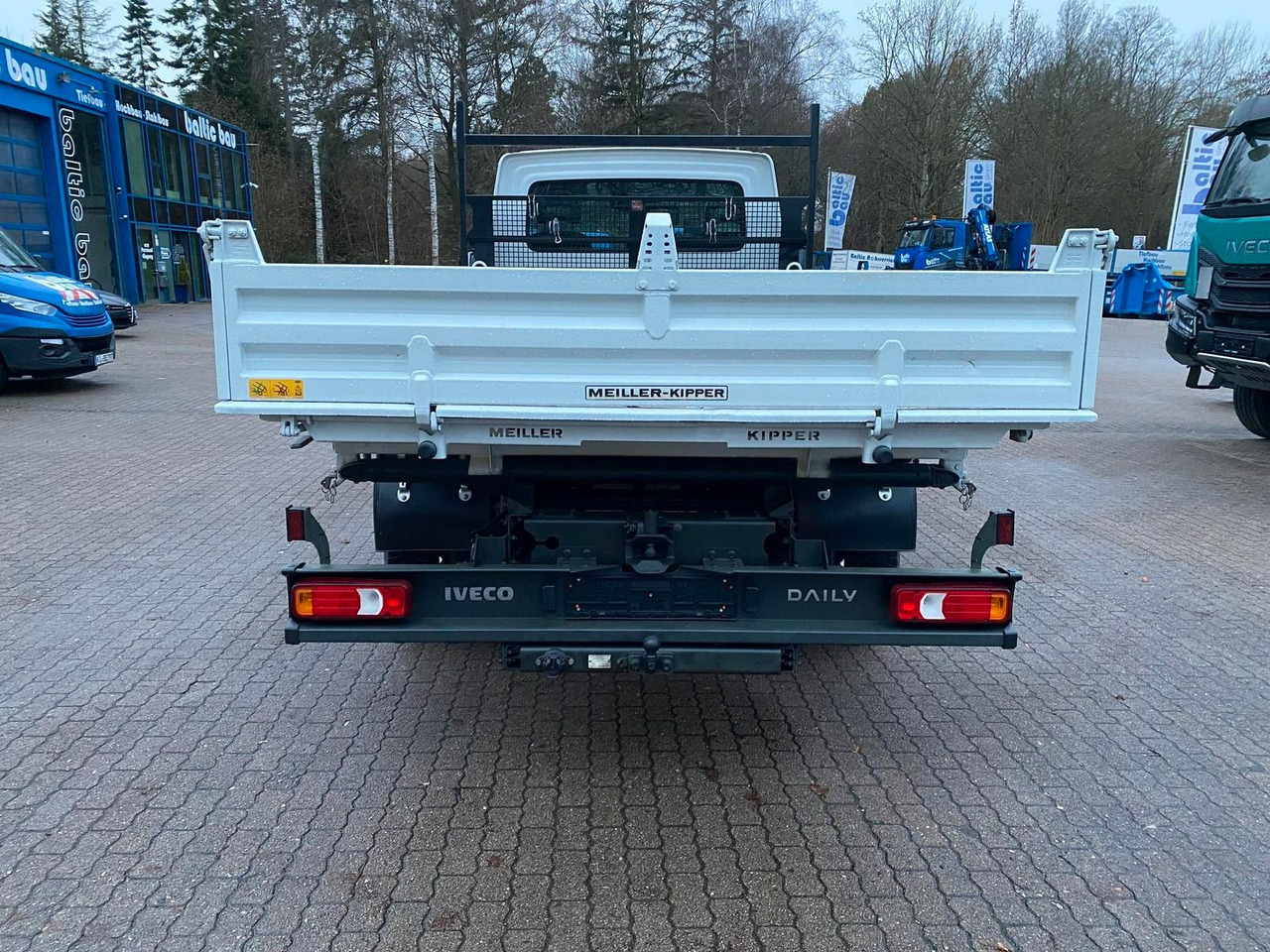 Iveco Daily 70C18H Meiler Dreiseitenkipper*AHK*RADI... - Carrinha basculante: foto 4 Iveco Daily 70C18H Meiler Dreiseitenkipper*AHK*RADI... - Carrinha basculante: foto 4