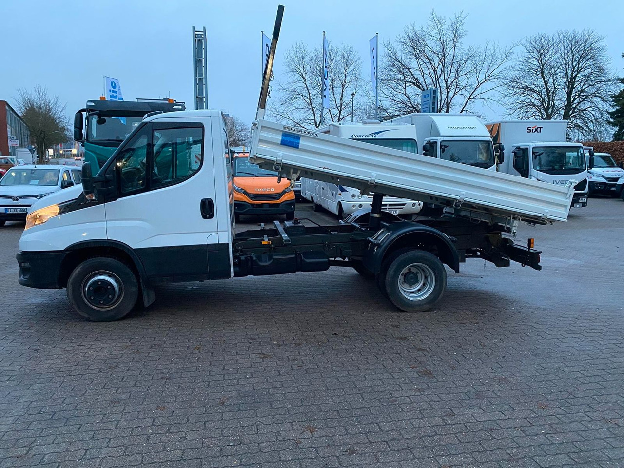 Iveco Daily 70C18H Meiler Dreiseitenkipper*AHK*RADI... - Carrinha basculante: foto 2 Iveco Daily 70C18H Meiler Dreiseitenkipper*AHK*RADI... - Carrinha basculante: foto 2