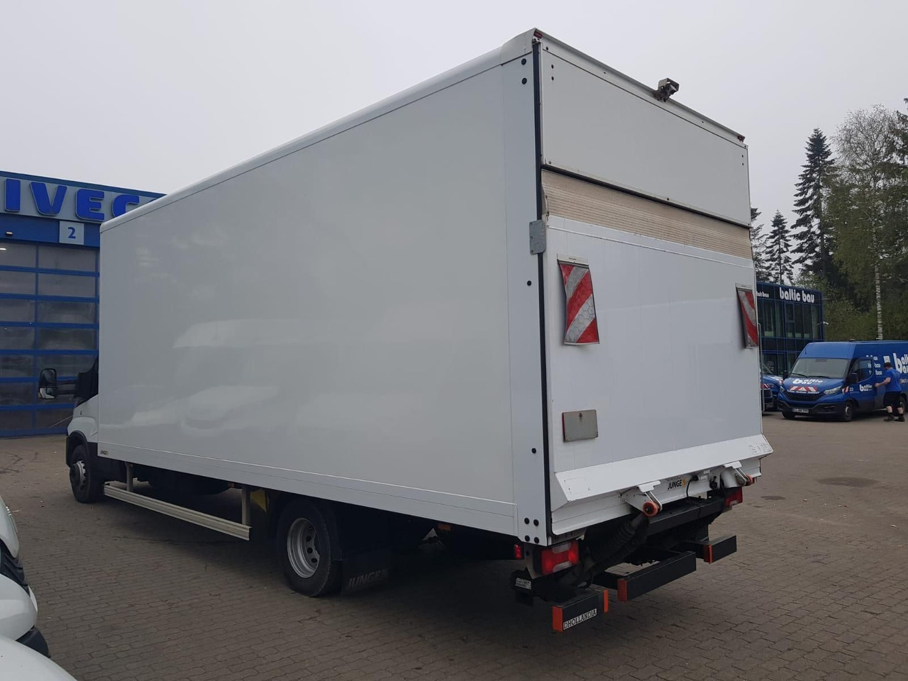 Iveco Daily 70C18HA8/P Koffer, Luftfederung, Kamera - Carrinha de contentor: foto 4 Iveco Daily 70C18HA8/P Koffer, Luftfederung, Kamera - Carrinha de contentor: foto 4