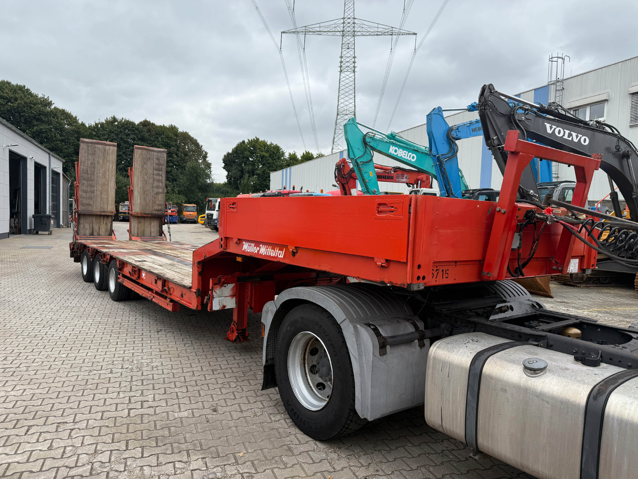 Müller Mitteltal TS3 Tieflader Auflieger mit hydr. Rampen - Semi-reboque baixa: foto 3 Müller Mitteltal TS3 Tieflader Auflieger mit hydr. Rampen - Semi-reboque baixa: foto 3