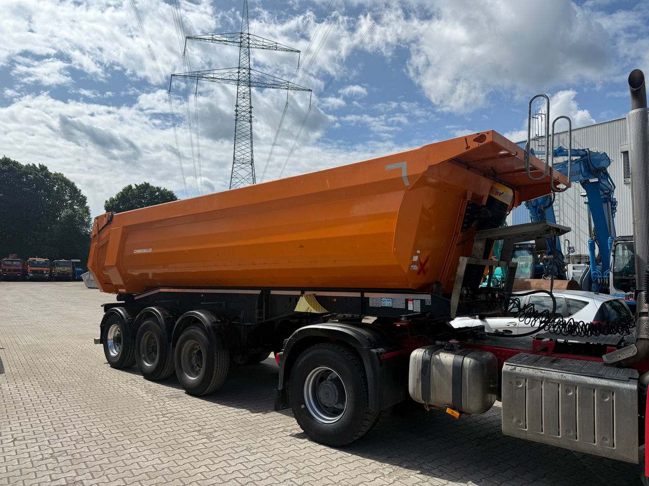 Schwarzmüller Kippauflieger Gesteinsmulde verstärkt Liftachse - Semi-reboque basculante: foto 3 Schwarzmüller Kippauflieger Gesteinsmulde verstärkt Liftachse - Semi-reboque basculante: foto 3