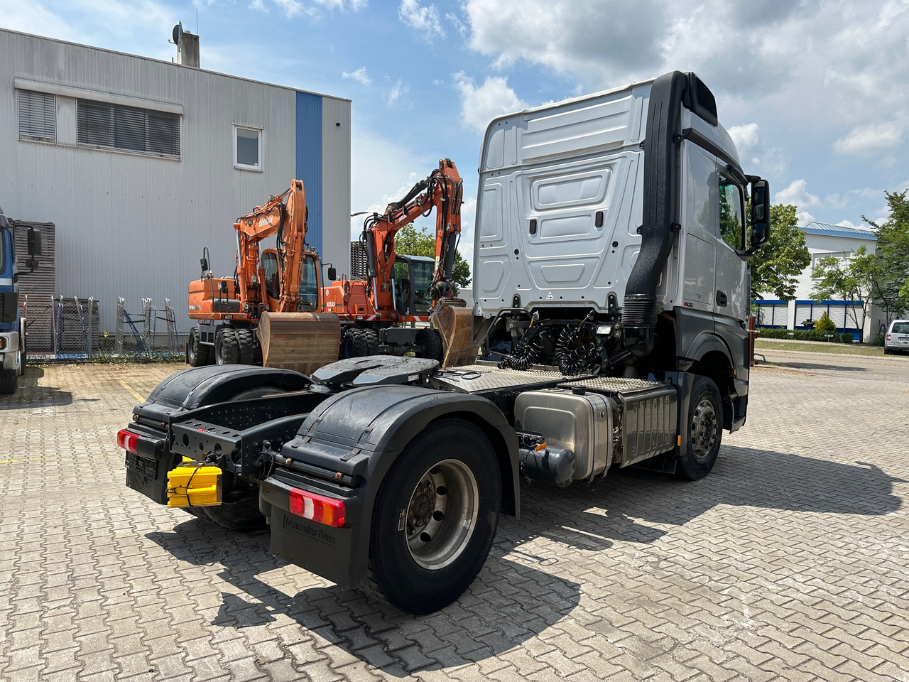 Mercedes-Benz 1845 Arocs SZM Kipphydraulik Mischerantrieb - Tractor: foto 4 Mercedes-Benz 1845 Arocs SZM Kipphydraulik Mischerantrieb - Tractor: foto 4