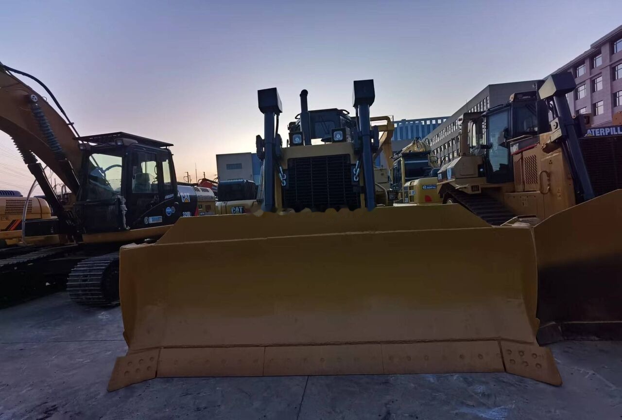 CAT D6H - Buldôzer: foto 2 CAT D6H - Buldôzer: foto 2