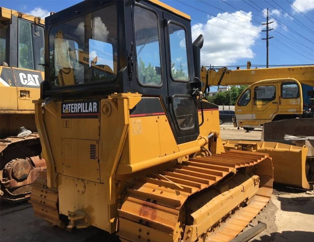 Caterpillar D4C - Buldôzer: foto 2 Caterpillar D4C - Buldôzer: foto 2