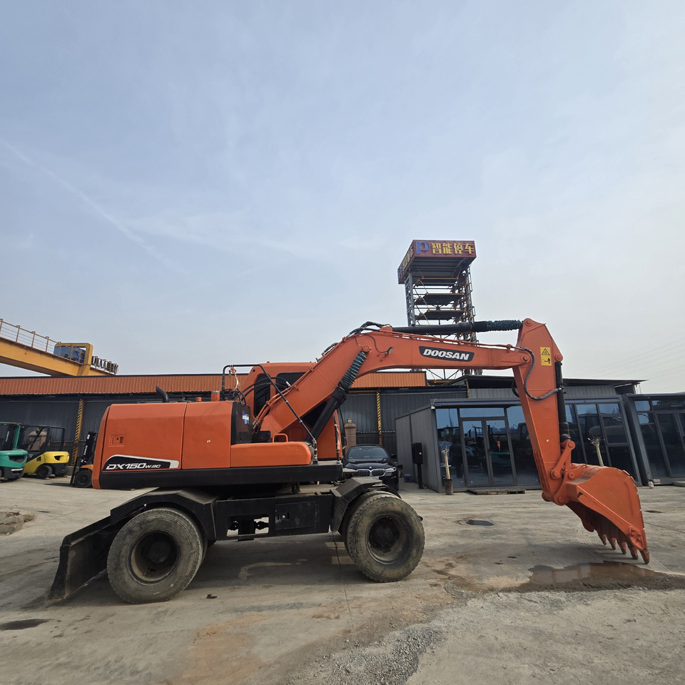 DOOSAN DX150W - Escavadeira de rodas: foto 4 DOOSAN DX150W - Escavadeira de rodas: foto 4