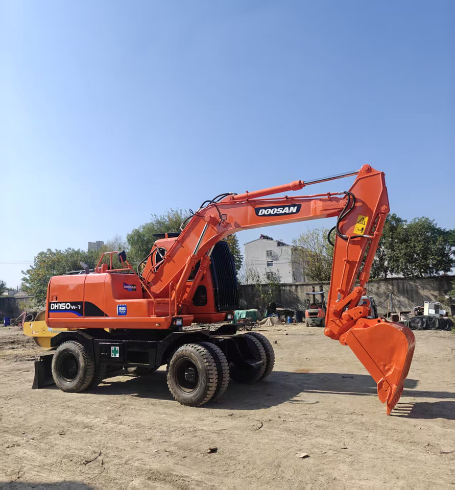Doosan DH150W - Escavadeira de rodas: foto 1 Doosan DH150W - Escavadeira de rodas: foto 1