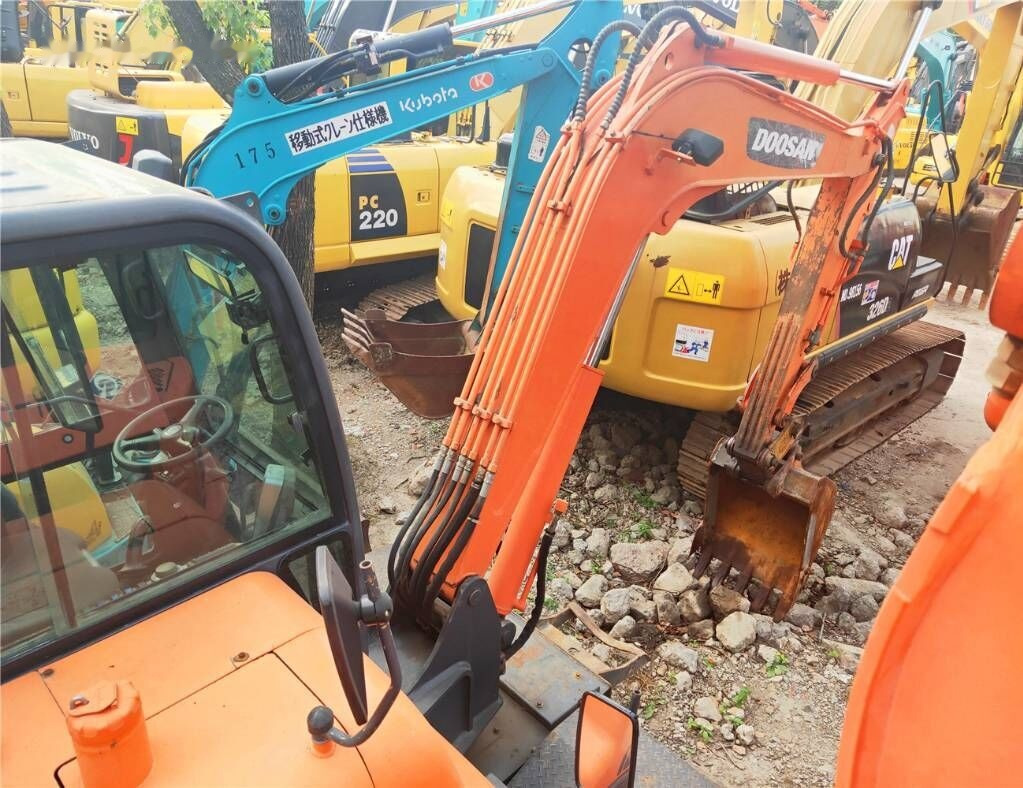 Doosan DX60 W - Escavadeira de rodas: foto 3 Doosan DX60 W - Escavadeira de rodas: foto 3