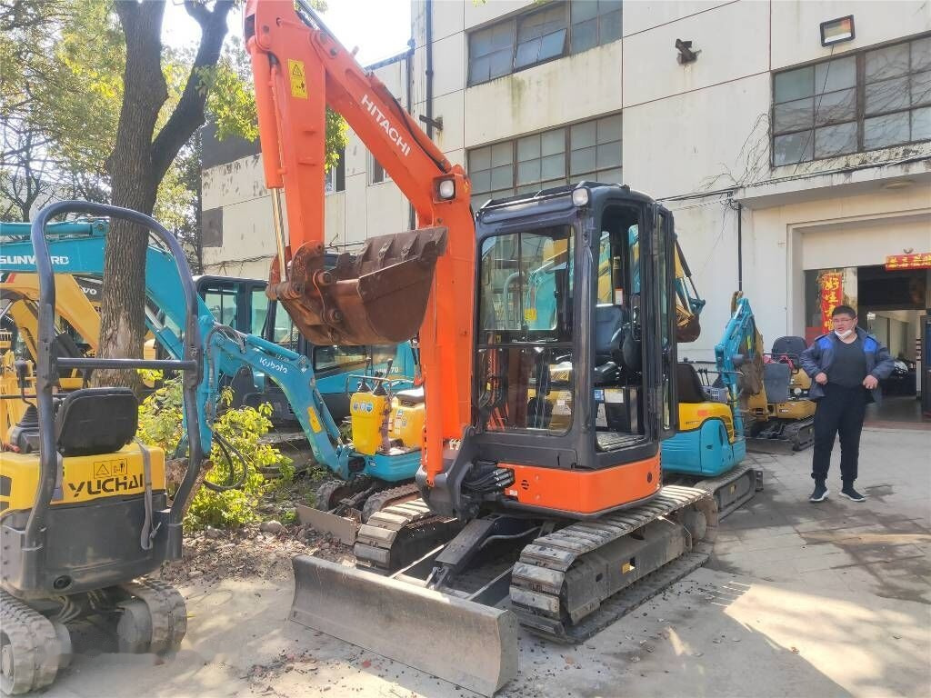 Hitachi ZX 30 - Mini escavadeira: foto 1 Hitachi ZX 30 - Mini escavadeira: foto 1
