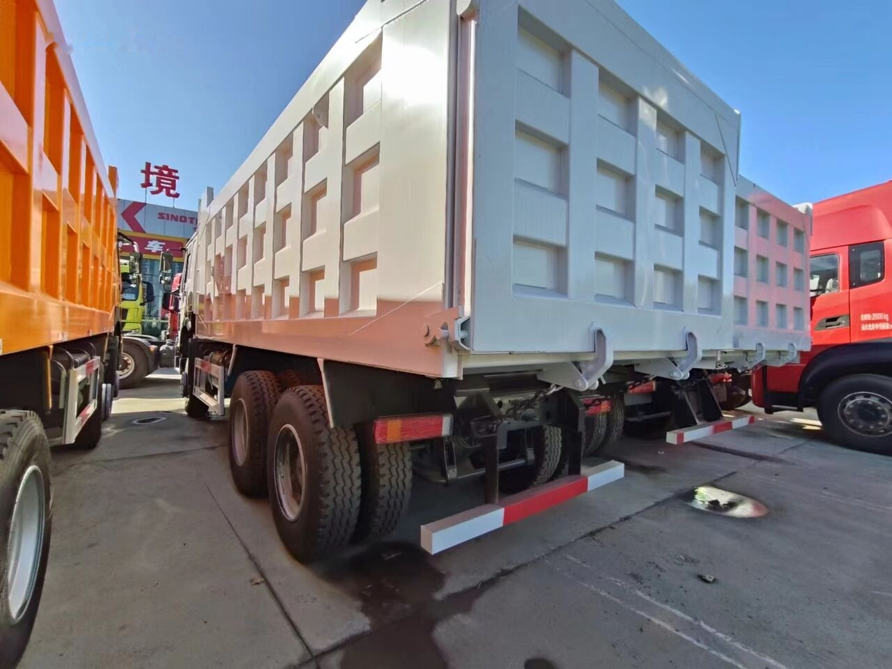 Howo New - Camião basculante: foto 2 Howo New - Camião basculante: foto 2