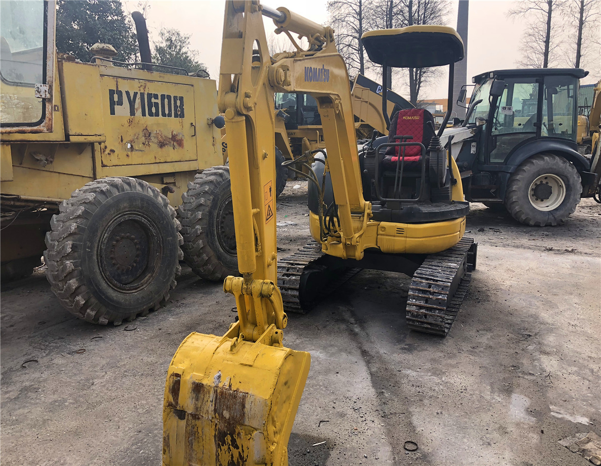 Komatsu PC30MR - Mini escavadeira: foto 1 Komatsu PC30MR - Mini escavadeira: foto 1