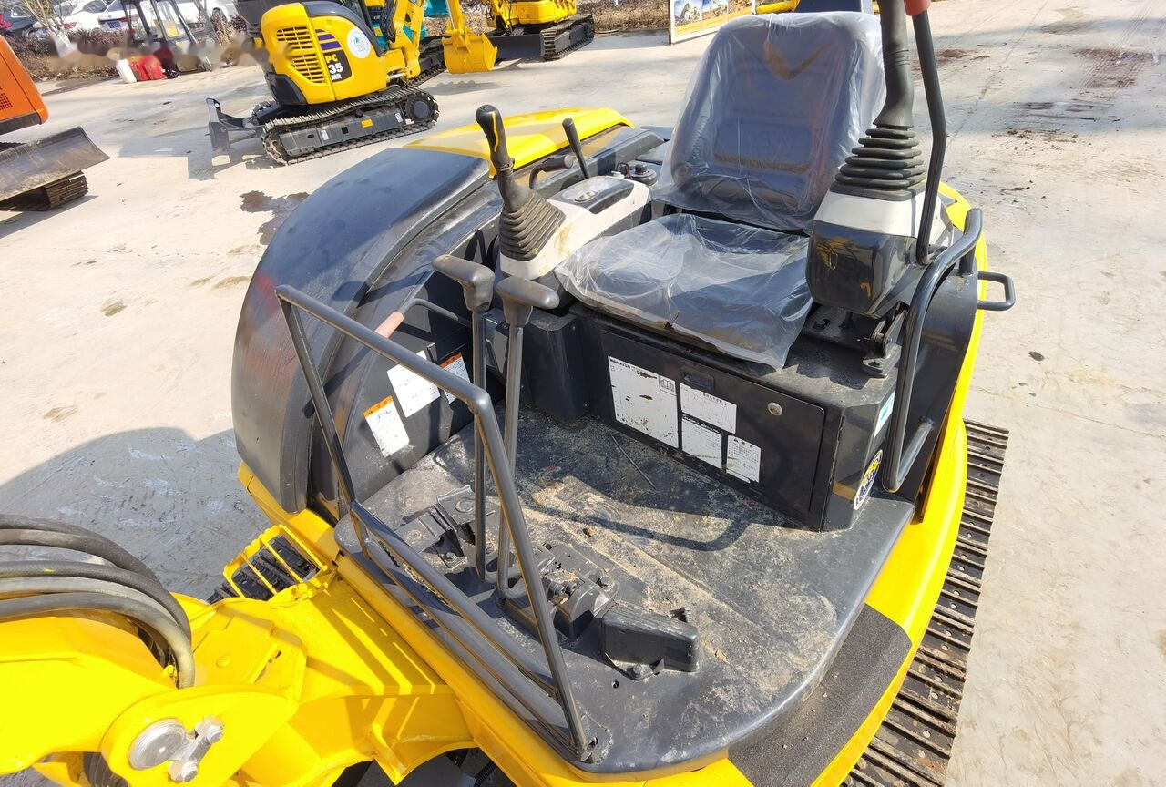 Komatsu PC40MR - Mini escavadeira: foto 5 Komatsu PC40MR - Mini escavadeira: foto 5
