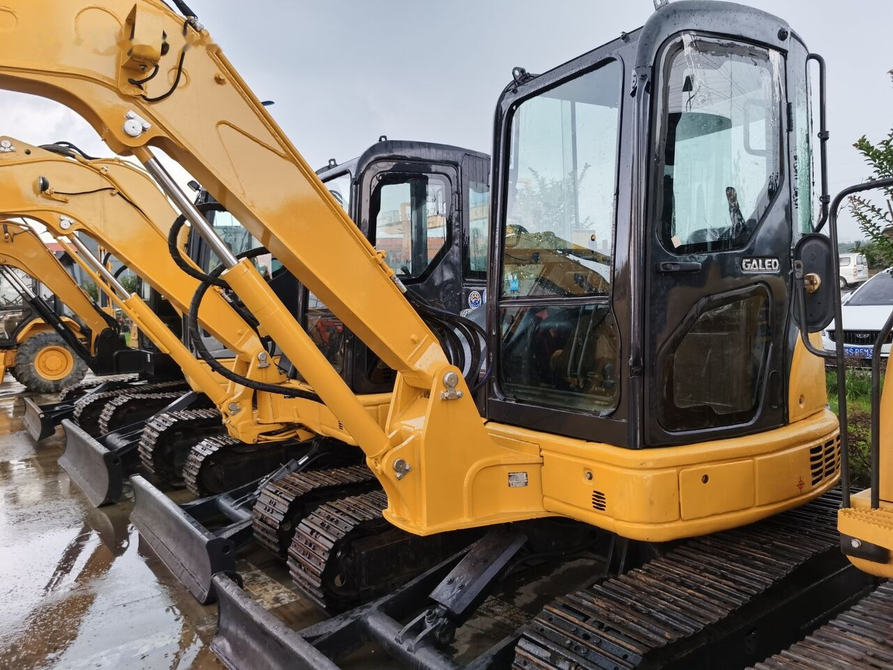 Komatsu PC50MR - Mini escavadeira: foto 1 Komatsu PC50MR - Mini escavadeira: foto 1