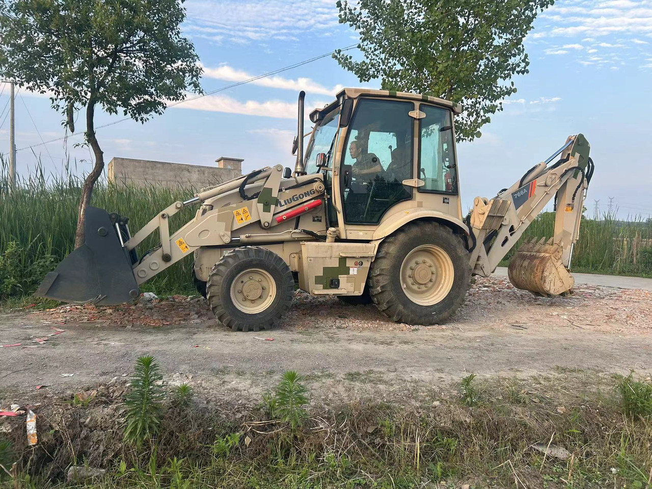 LIUGONG 766A - Retroescavadeira: foto 1 LIUGONG 766A - Retroescavadeira: foto 1