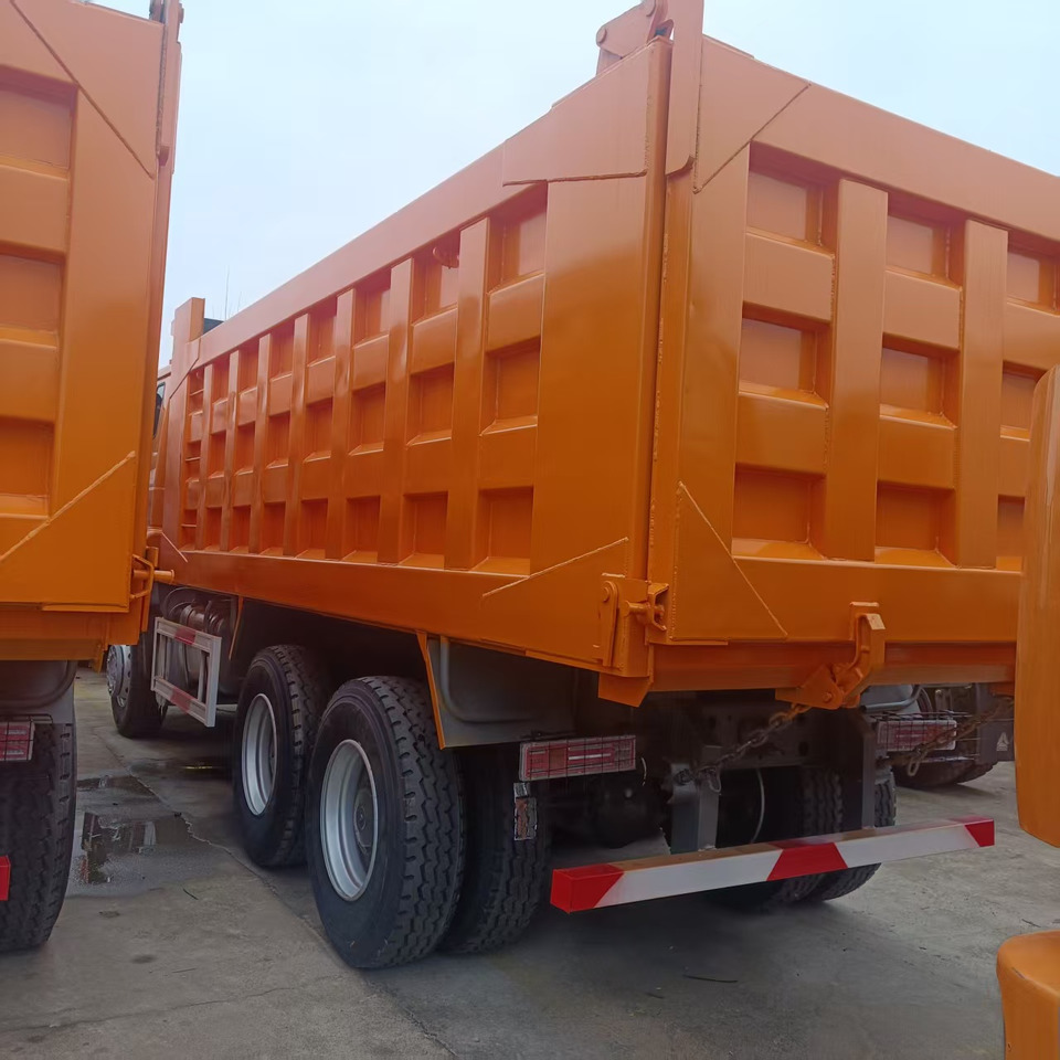 Sinotruk HOHAN 6*4 Dump truck - Camião basculante: foto 3 Sinotruk HOHAN 6*4 Dump truck - Camião basculante: foto 3