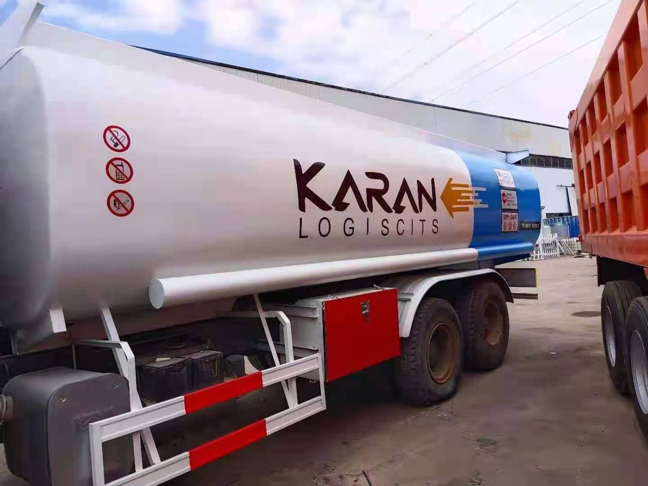 Sinotruk HOWO 24 cubic tank truck - Camião cisterna: foto 4 Sinotruk HOWO 24 cubic tank truck - Camião cisterna: foto 4