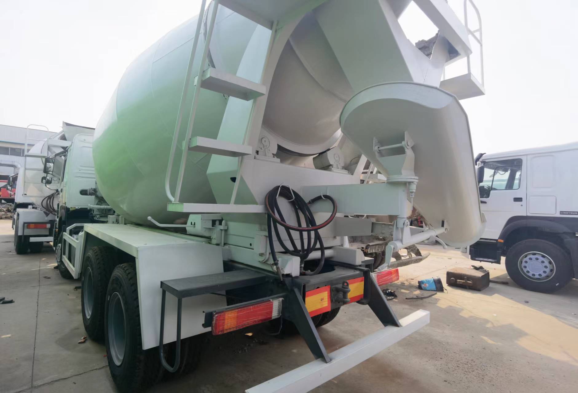 Camião betoneira Sinotruk HOWO 371 6*4 Concrete mixer truck: foto 6