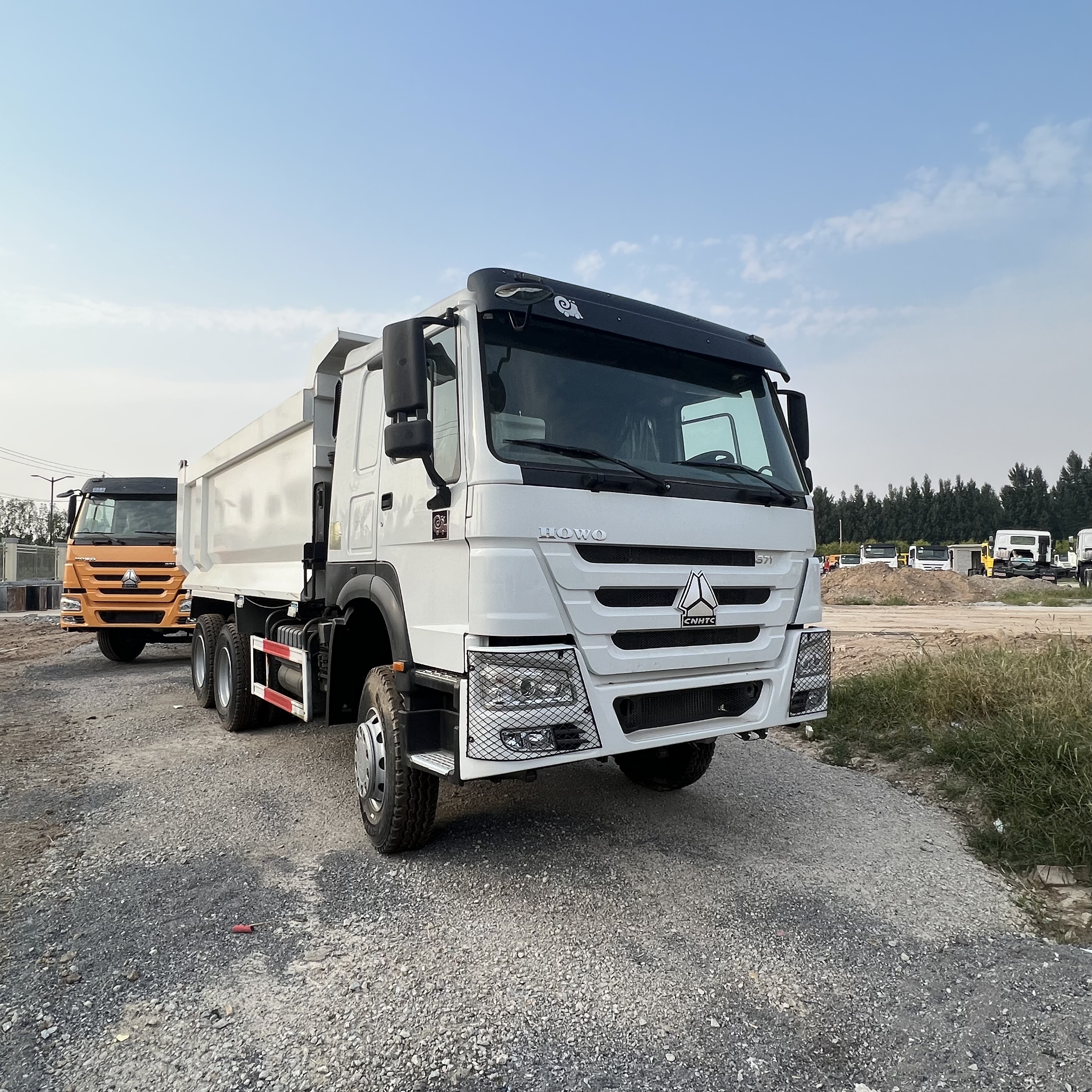 Camião basculante Sinotruk HOWO 371 6*4 Dump truck: foto 6