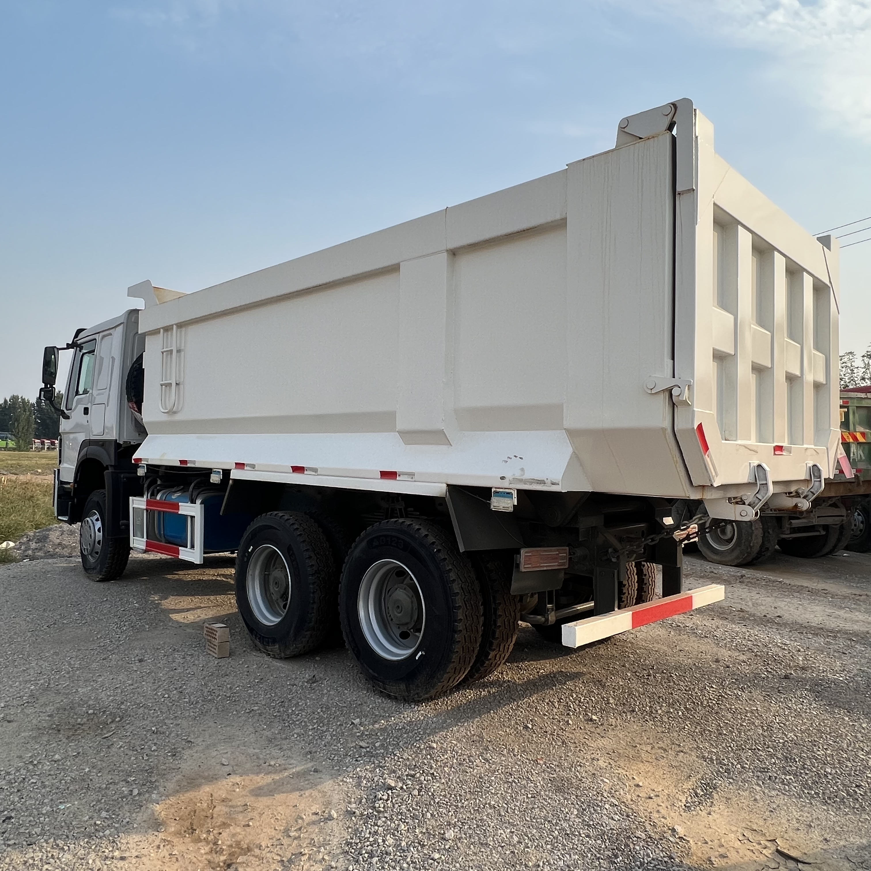 Camião basculante Sinotruk HOWO 371 6*4 Dump truck: foto 9