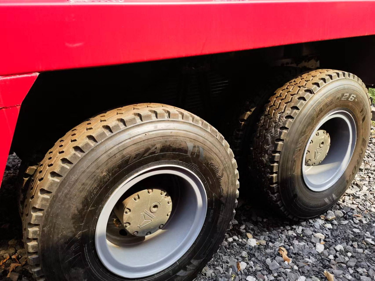Sinotruk HOWO 371 6*4 Dump truck - Camião basculante: foto 4 Sinotruk HOWO 371 6*4 Dump truck - Camião basculante: foto 4