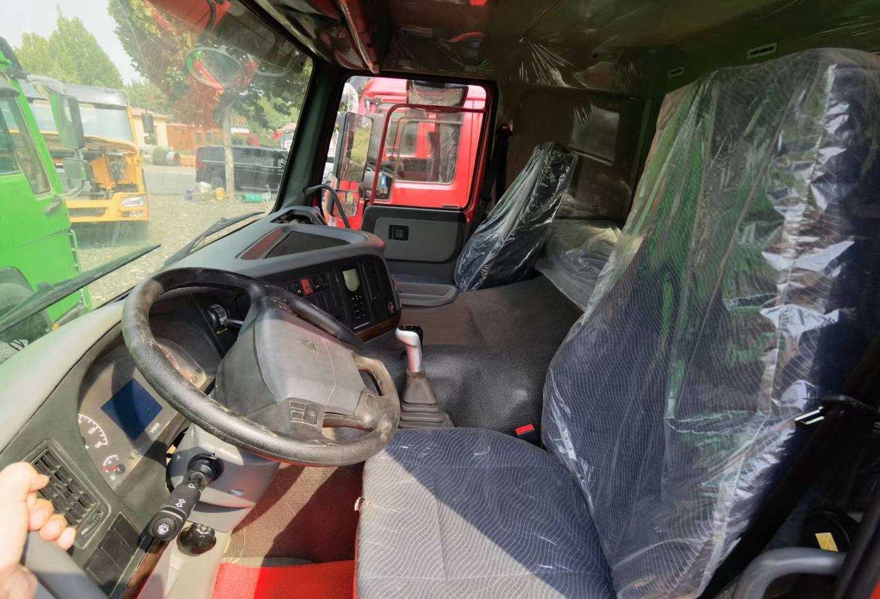 Sinotruk HOWO 371 6*4 Dump truck - Camião basculante: foto 4 Sinotruk HOWO 371 6*4 Dump truck - Camião basculante: foto 4