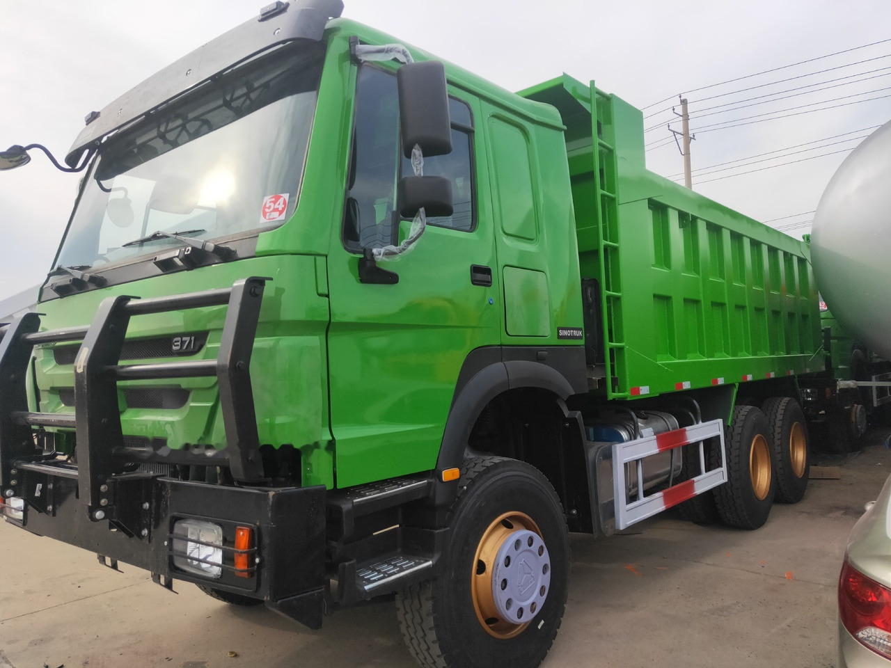Sinotruk HOWO 371 6*4 Dump truck - Camião basculante: foto 1 Sinotruk HOWO 371 6*4 Dump truck - Camião basculante: foto 1