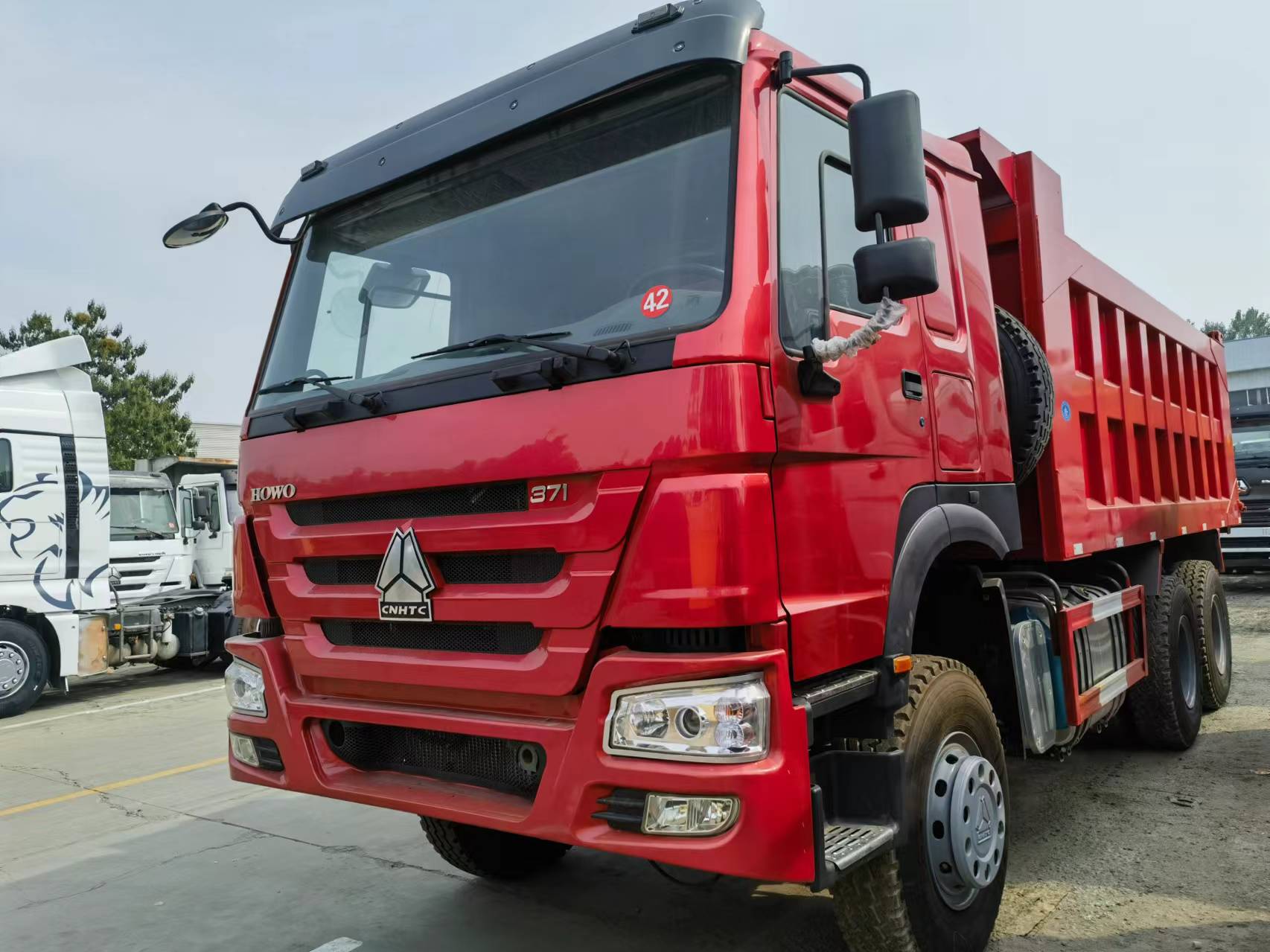 Sinotruk HOWO 371 6*4 Dump truck - Camião basculante: foto 1 Sinotruk HOWO 371 6*4 Dump truck - Camião basculante: foto 1