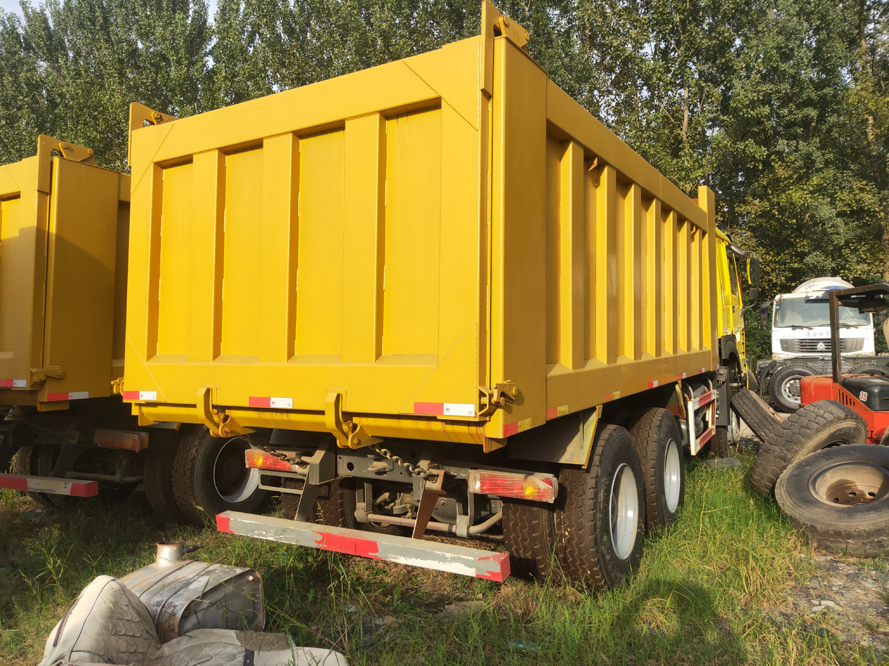 Sinotruk HOWO 371 6*4 Dump truck - Camião basculante: foto 5 Sinotruk HOWO 371 6*4 Dump truck - Camião basculante: foto 5