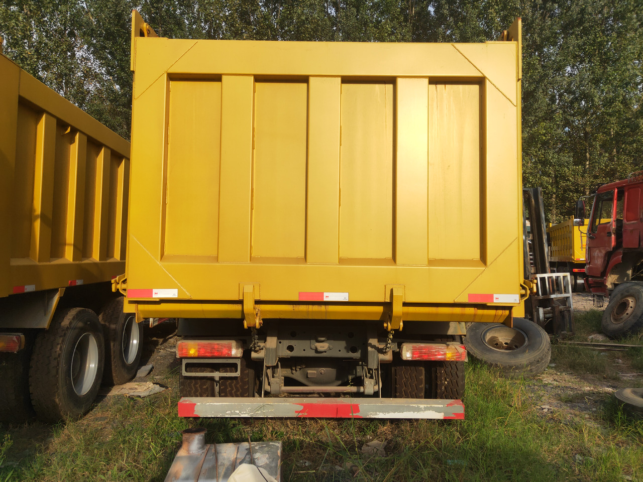 Sinotruk HOWO 371 6*4 Dump truck - Camião basculante: foto 3 Sinotruk HOWO 371 6*4 Dump truck - Camião basculante: foto 3