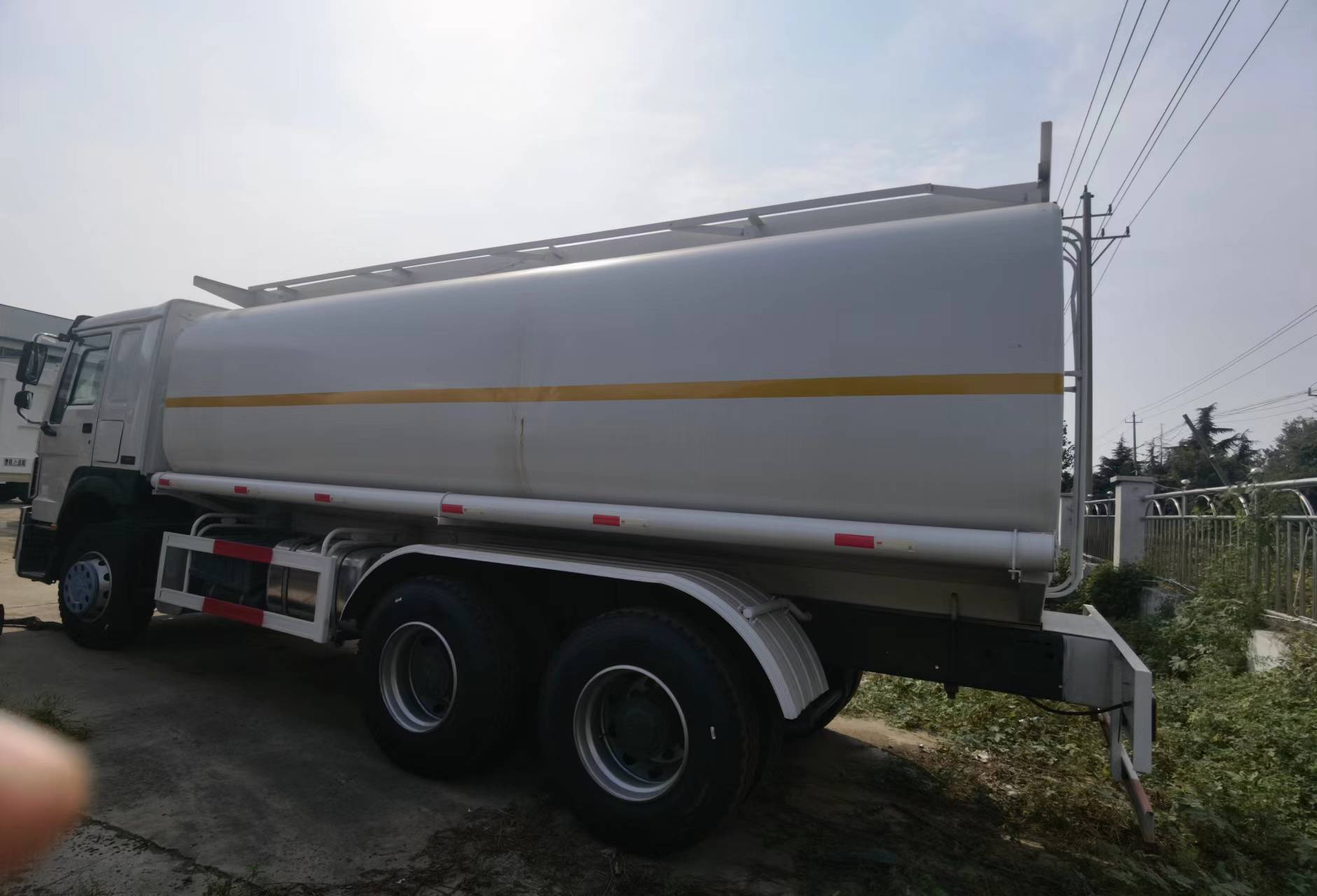 Sinotruk HOWO 371 6*4 Tank truck - Camião cisterna: foto 5 Sinotruk HOWO 371 6*4 Tank truck - Camião cisterna: foto 5