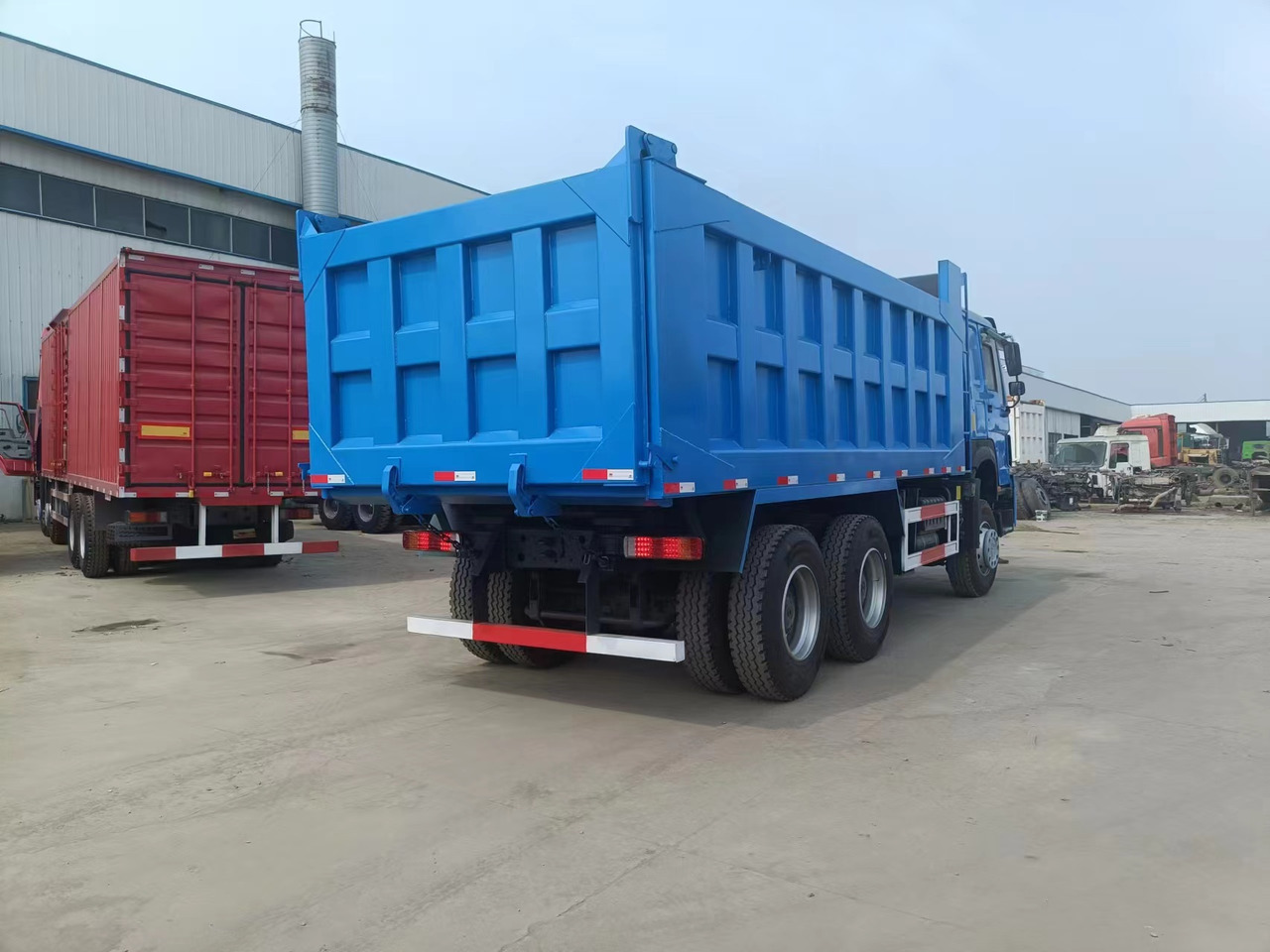Sinotruk HOWO 371 6*4 dump truck - Tombador: foto 3 Sinotruk HOWO 371 6*4 dump truck - Tombador: foto 3
