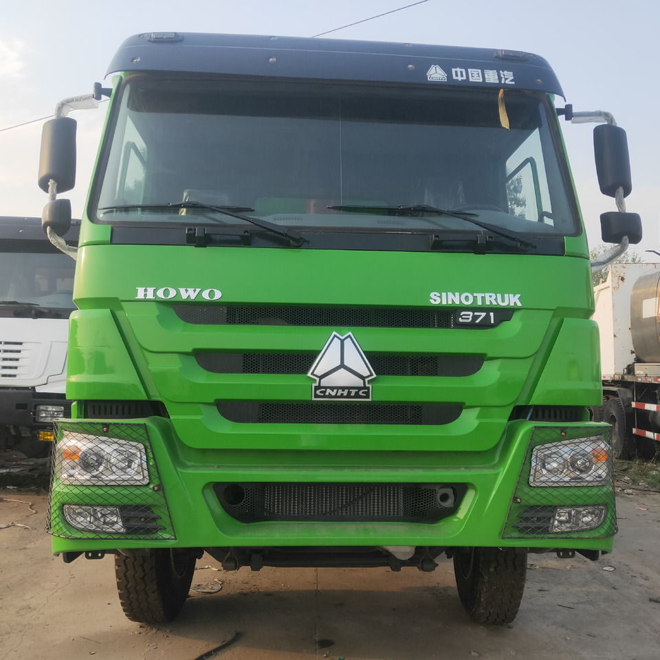 Sinotruk HOWO 371 8*4 Dump truck - Camião basculante: foto 3 Sinotruk HOWO 371 8*4 Dump truck - Camião basculante: foto 3