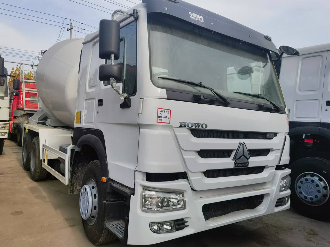 Sinotruk HOWO 371 Concrete mixer truck - Camião betoneira: foto 1 Sinotruk HOWO 371 Concrete mixer truck - Camião betoneira: foto 1