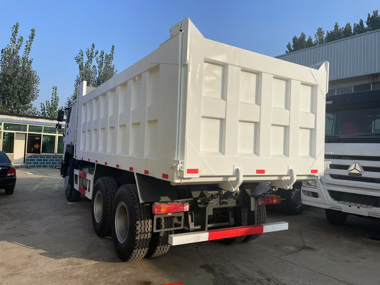 Sinotruk HOWO 371 brand new 6*4 Dump truck - Camião basculante: foto 4 Sinotruk HOWO 371 brand new 6*4 Dump truck - Camião basculante: foto 4