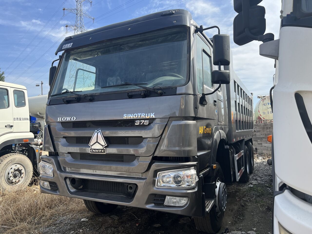 Sinotruk HOWO 375 6*4 Dump truck - Camião basculante: foto 2 Sinotruk HOWO 375 6*4 Dump truck - Camião basculante: foto 2