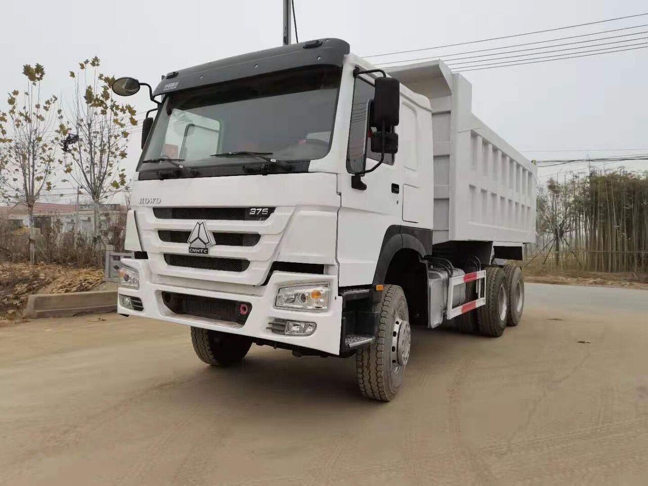 Sinotruk HOWO 6*4 Dump truck - Camião basculante: foto 4 Sinotruk HOWO 6*4 Dump truck - Camião basculante: foto 4