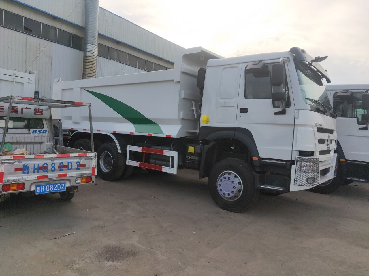 Sinotruk HOWO 6*4 Dump truck - Camião basculante: foto 5 Sinotruk HOWO 6*4 Dump truck - Camião basculante: foto 5