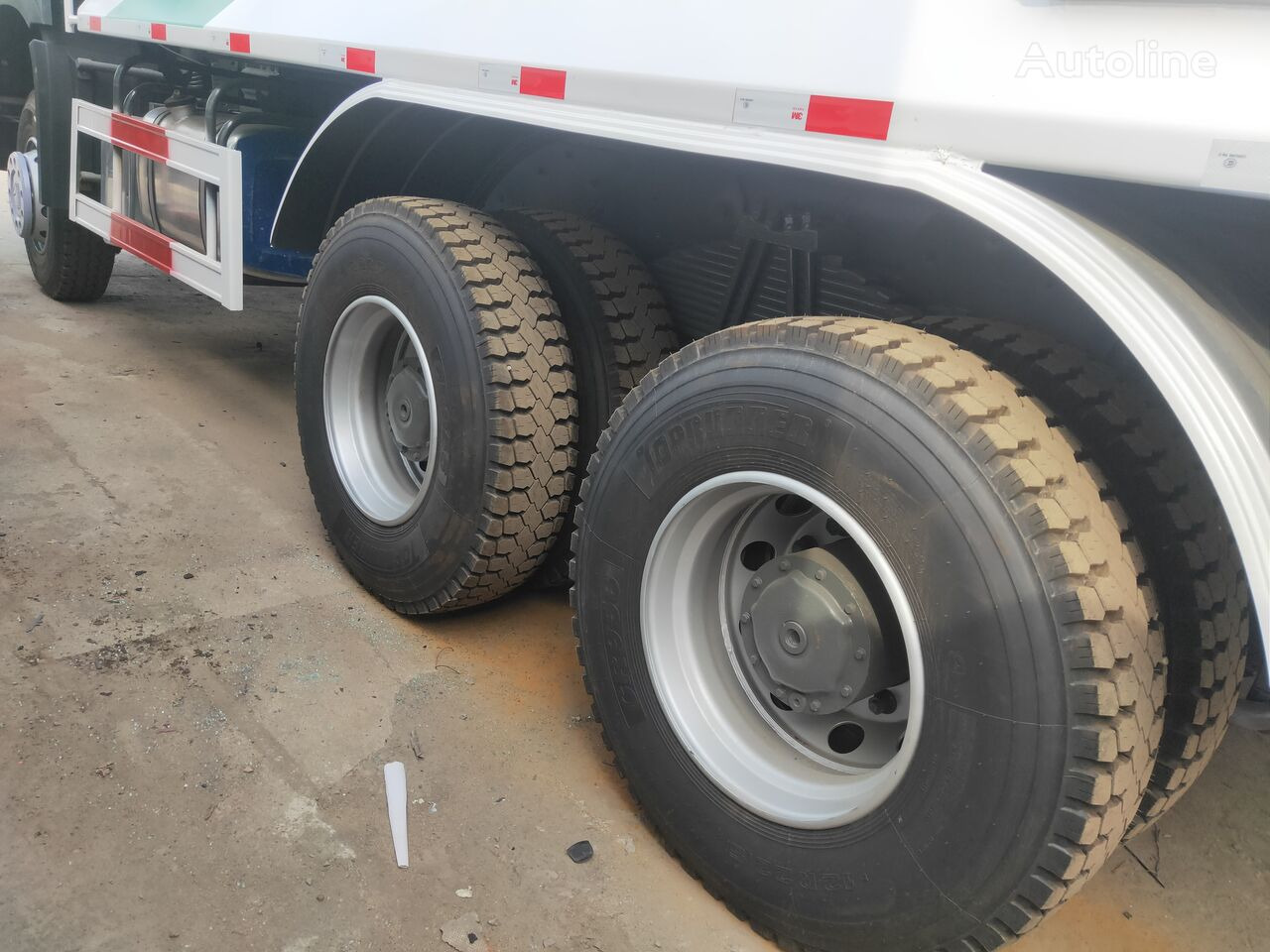 Sinotruk HOWO 6*4 Dump truck - Camião basculante: foto 4 Sinotruk HOWO 6*4 Dump truck - Camião basculante: foto 4