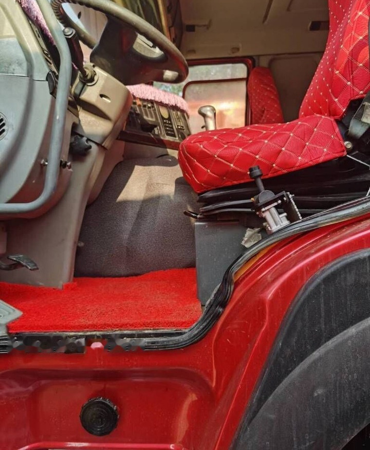 Sinotruk HOWO 6*4 Dump truck - Camião basculante: foto 5 Sinotruk HOWO 6*4 Dump truck - Camião basculante: foto 5