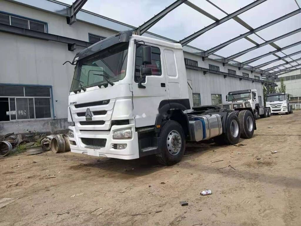 Sinotruk HOWO 6*4 Tractor - Camião transportador de contêineres/ Caixa móvel: foto 1 Sinotruk HOWO 6*4 Tractor - Camião transportador de contêineres/ Caixa móvel: foto 1