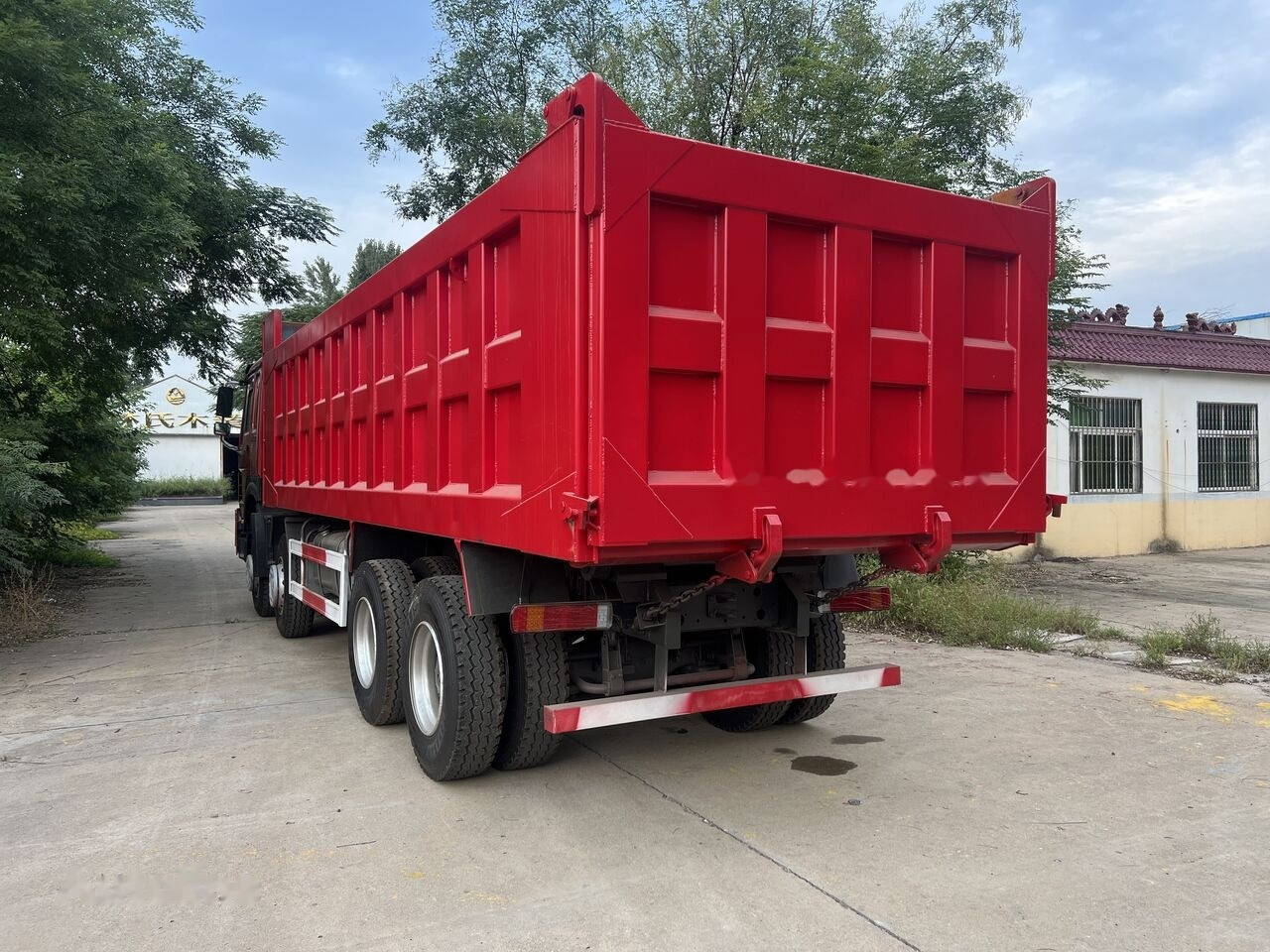 Sinotruk HOWO 8*4 Dump truck - Camião basculante: foto 4 Sinotruk HOWO 8*4 Dump truck - Camião basculante: foto 4
